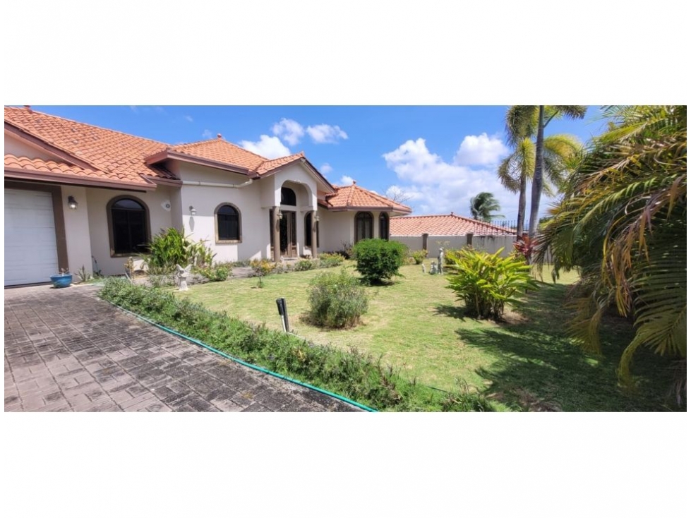 Bella casa en Venta - San Carlos