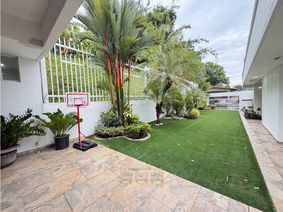 VENTA DE CASA EN BRISAS DEL GOLF REMODELADA