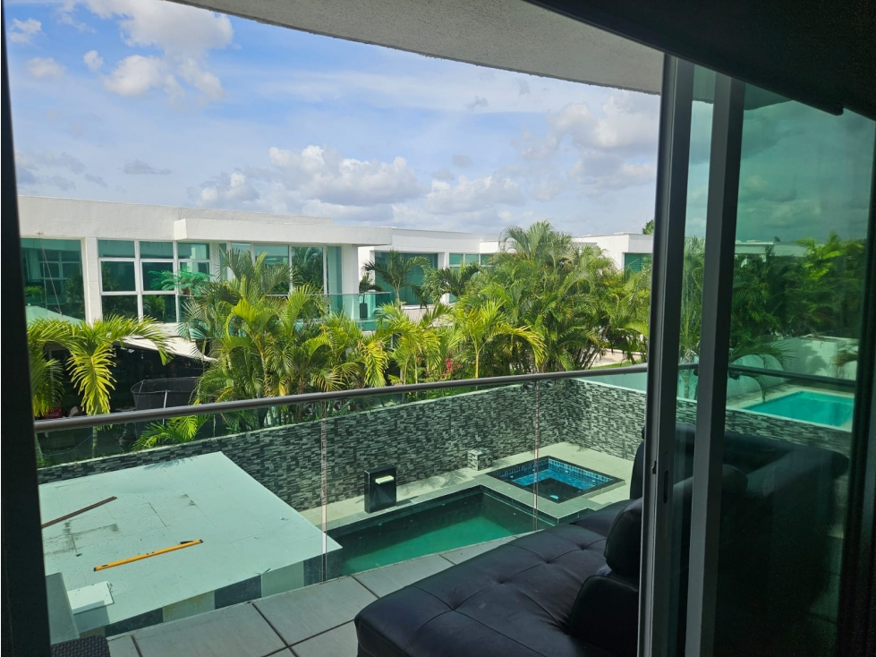 ALQUILER DE CASA CON PISCINA EN COSTA SUR, PH COSTA ESMERALDA. - 1