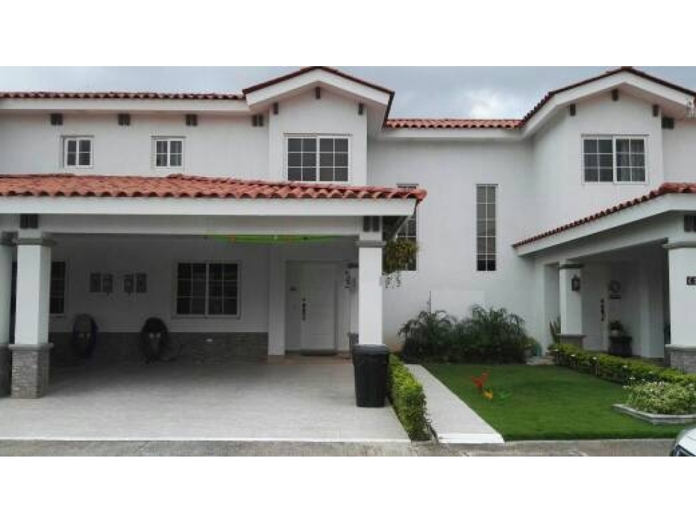 SE VENDE CASA EN PH QUINTAS DE VERSALLES