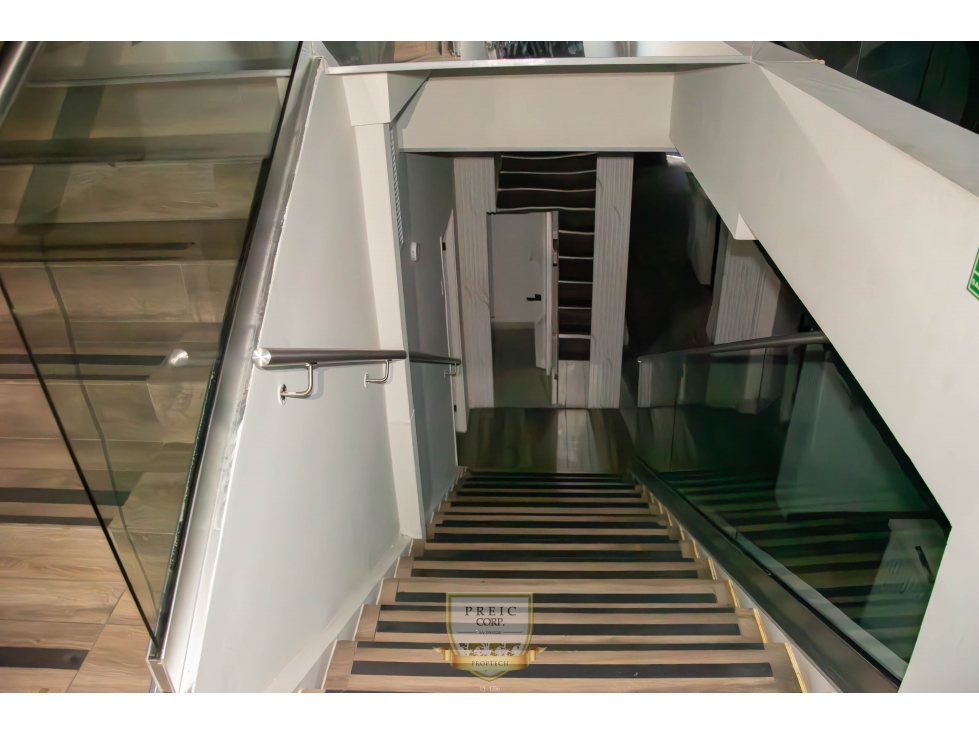 Alquilo local comercial en Plaza de San Francisco L.T — foto 4