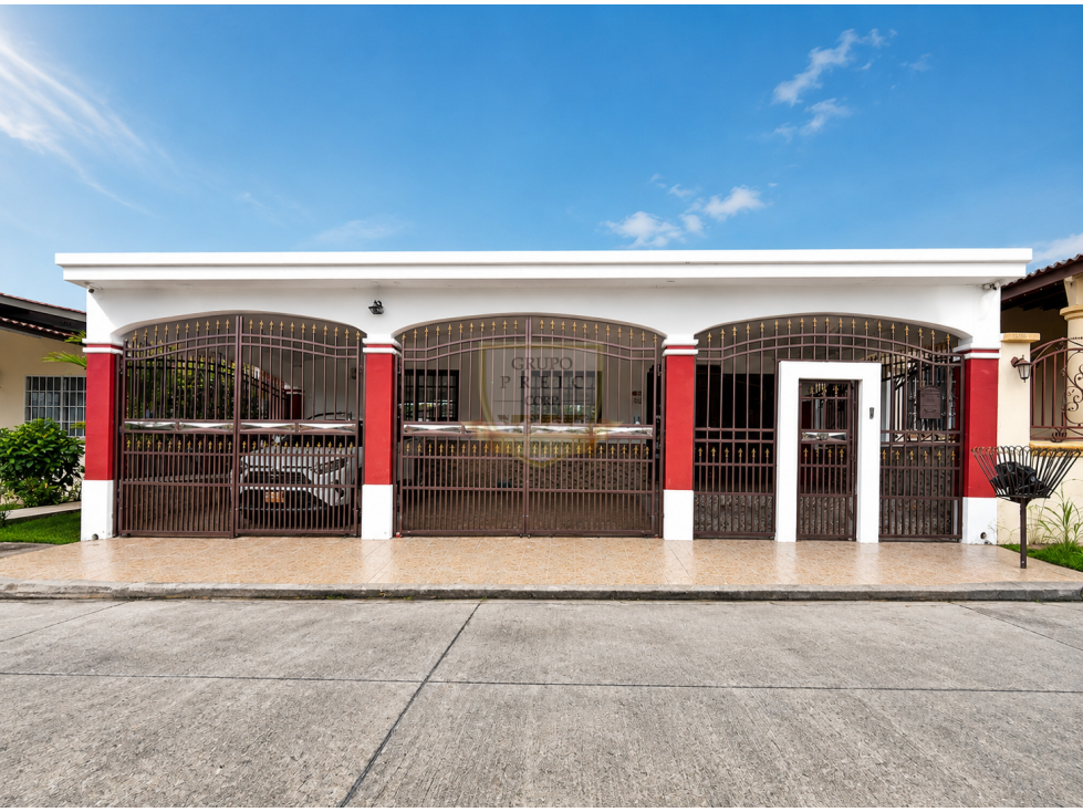 Casa en Brisas del Golf Remodelada F.A.