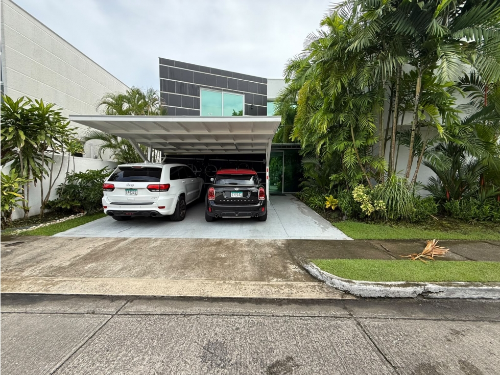 Venta de casa en esquina | Costa esmeralda, Costa Sur