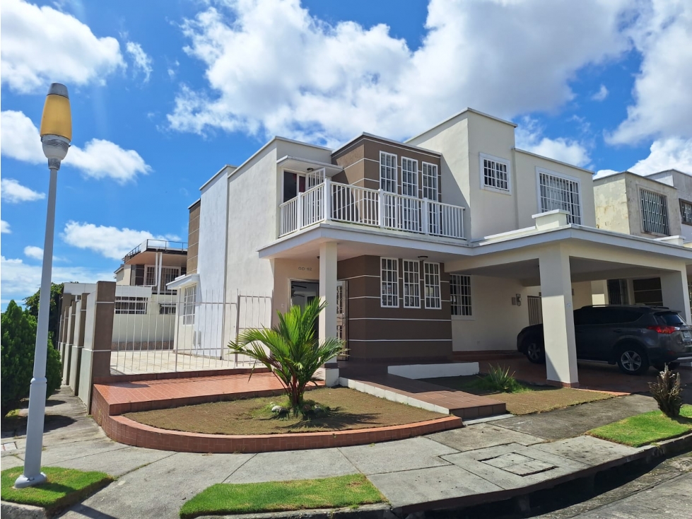 Venta de Casa esquinera de 310 mts en Brisas del Golf/ Brisas Point - 1