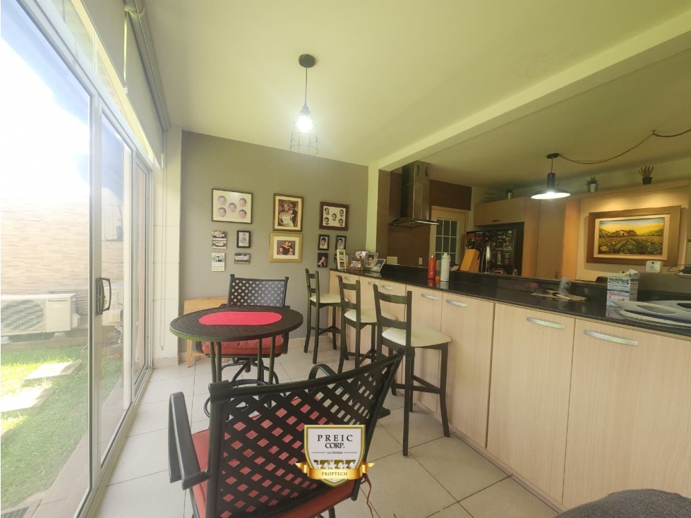 Oportunidad en PH Versalles: Casa de esquina remodelada $339,000 — foto 6