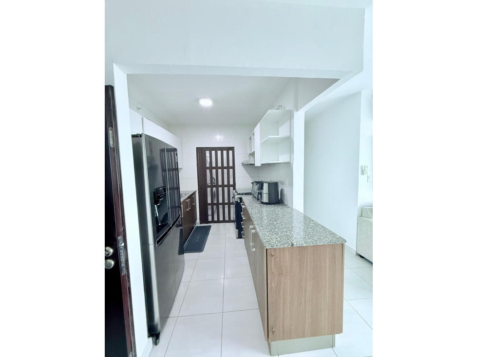 Venta de Apartamento Amoblado en Ph Trinity Tower - 3