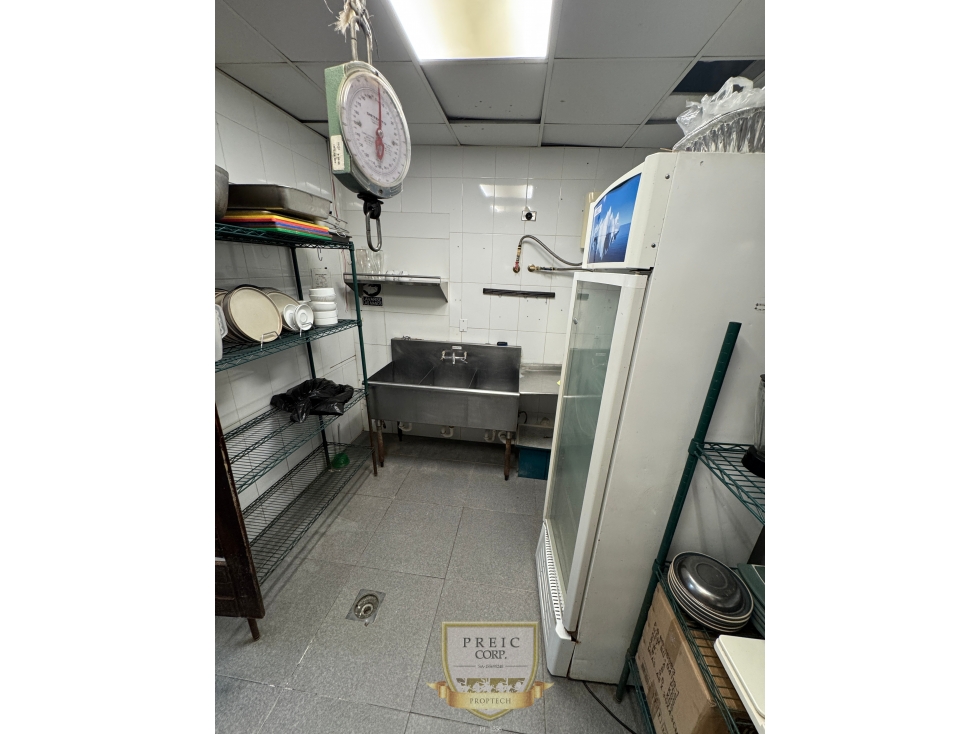Alquilo local comercial en Plaza de Obarrio L.T - 5