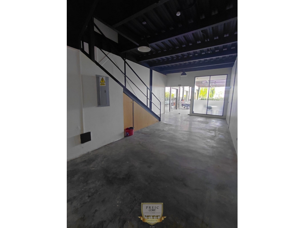 Alquilo local comercial en Plaza de San Francisco L.T - 1
