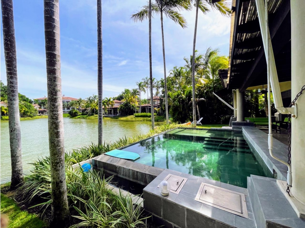 VENTA DE LUJOSA VILLA BRISTOL BUENAVENTURA (MC)