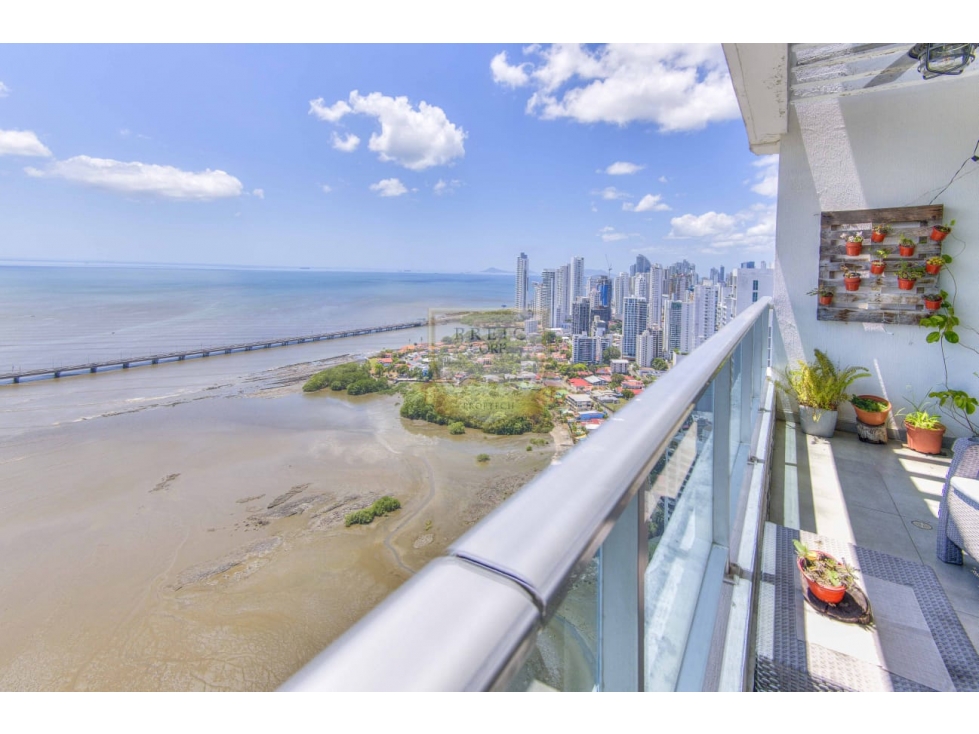 VENTA DE APARTAMENTO FRENTE AL MAR EN COCO DEL MAR