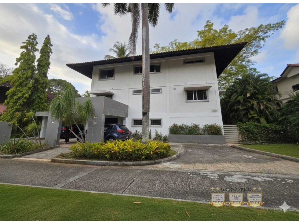 Venta de casa en Clayton - Calle Carrol - Ancon - D.D