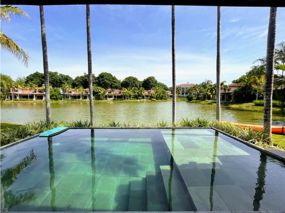 VENTA DE LUJOSA VILLA EN BRISTOL BUENAVENTURA (MC)