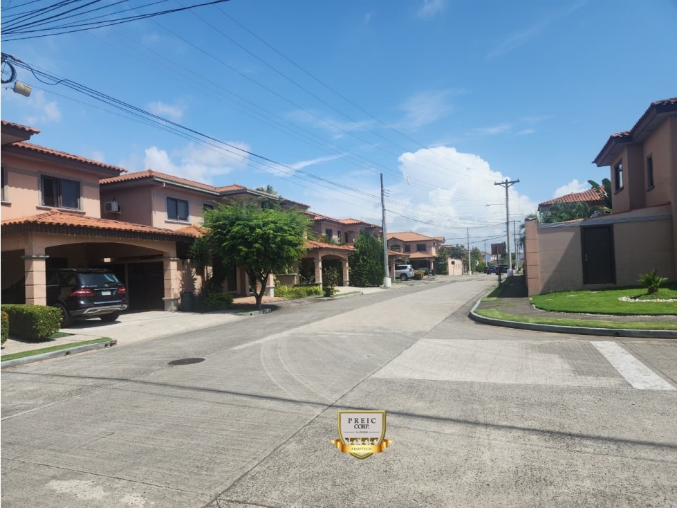 Oportunidad en PH Versalles: Casa de esquina remodelada $339,000 — foto 4