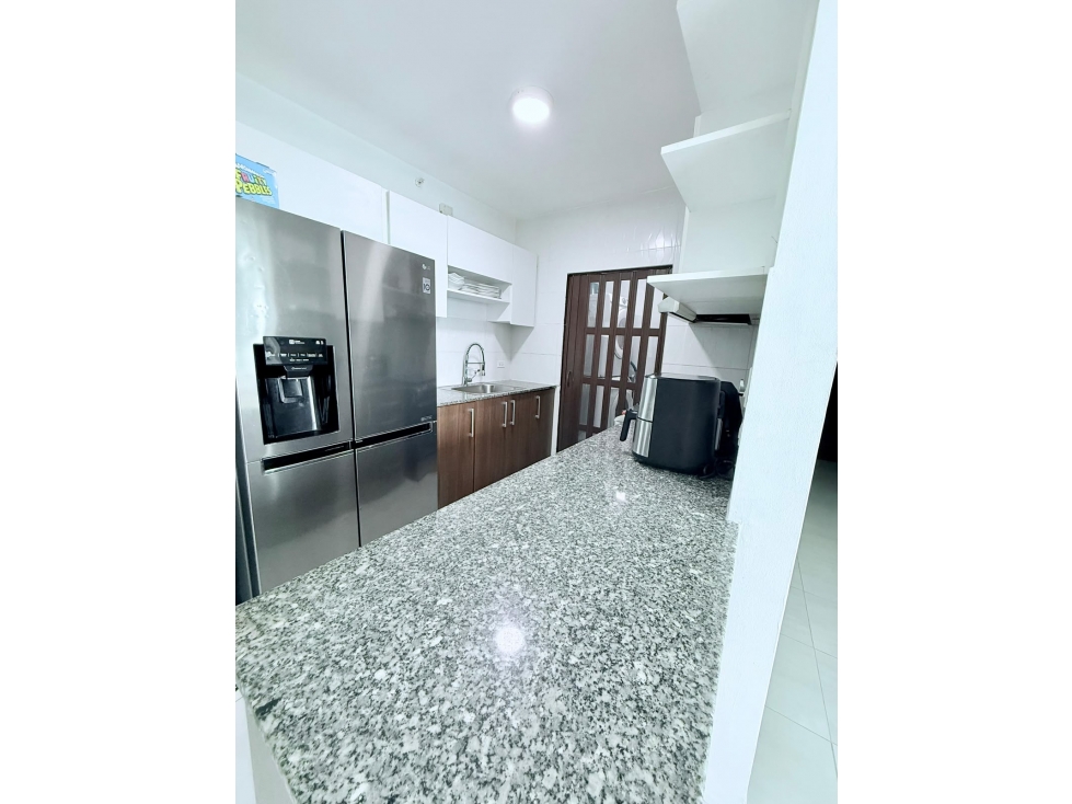 Venta de Apartamento Amoblado en Ph Trinity Tower - 4