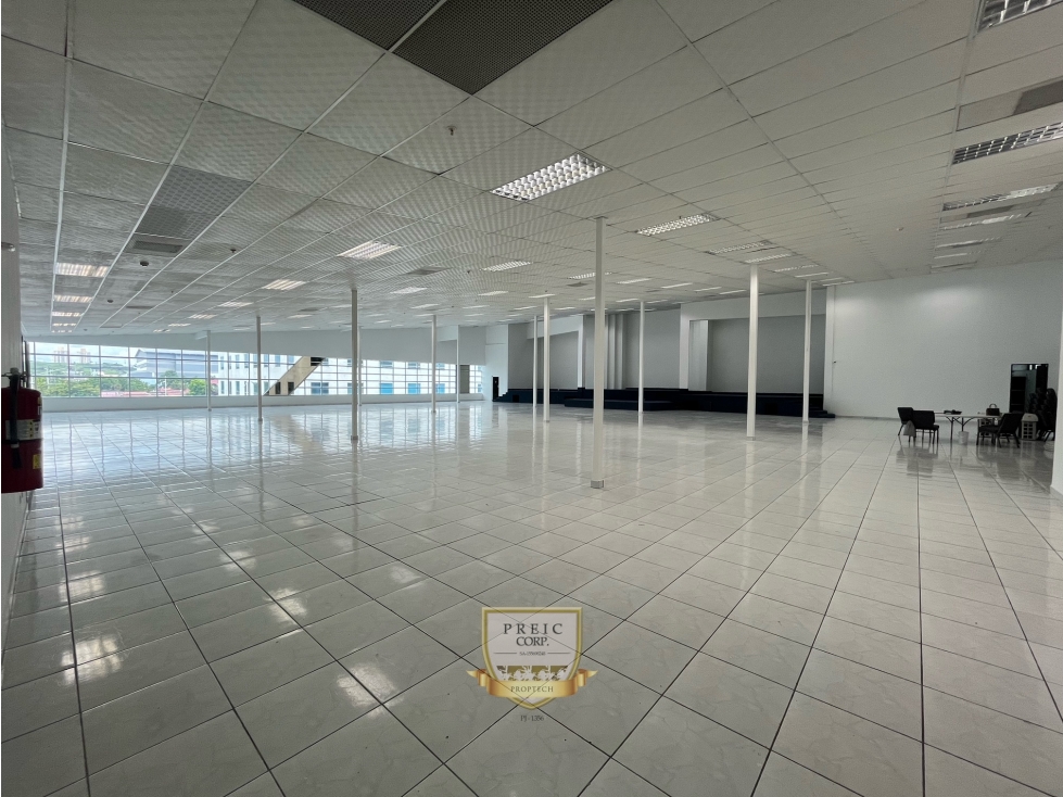 Alquiler o Venta local Comercial Via Domingo Diaz