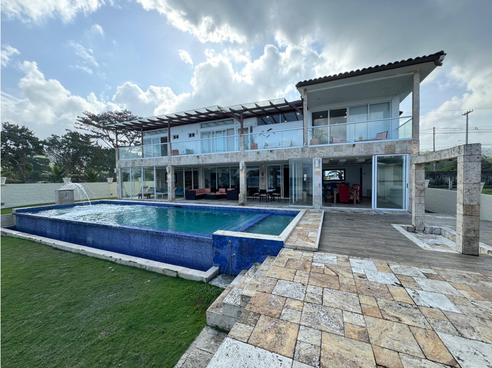 Venta de Casa de Playa Dúplex con Piscina | San Marino, Colón - 1