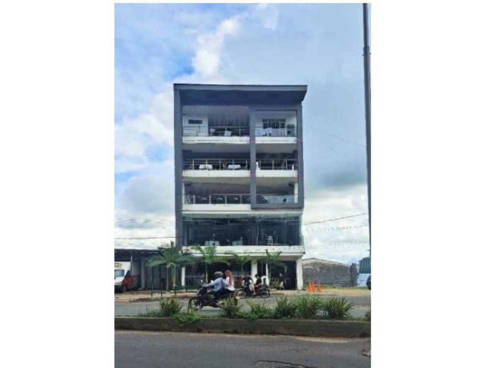 SE VENDE HERMOSO EDIFICIO EN FLORENCIA - 1