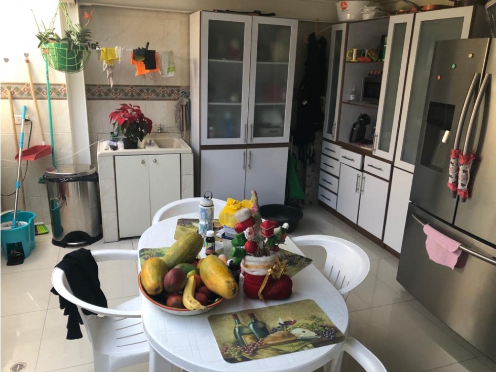 VENDO CASA REMODELADA NIZA CORDOBA - 4