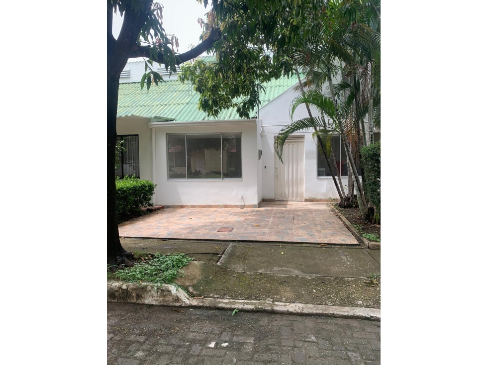 VENDO CASA GIRARDOT, EN CONJUNTO CERRADO