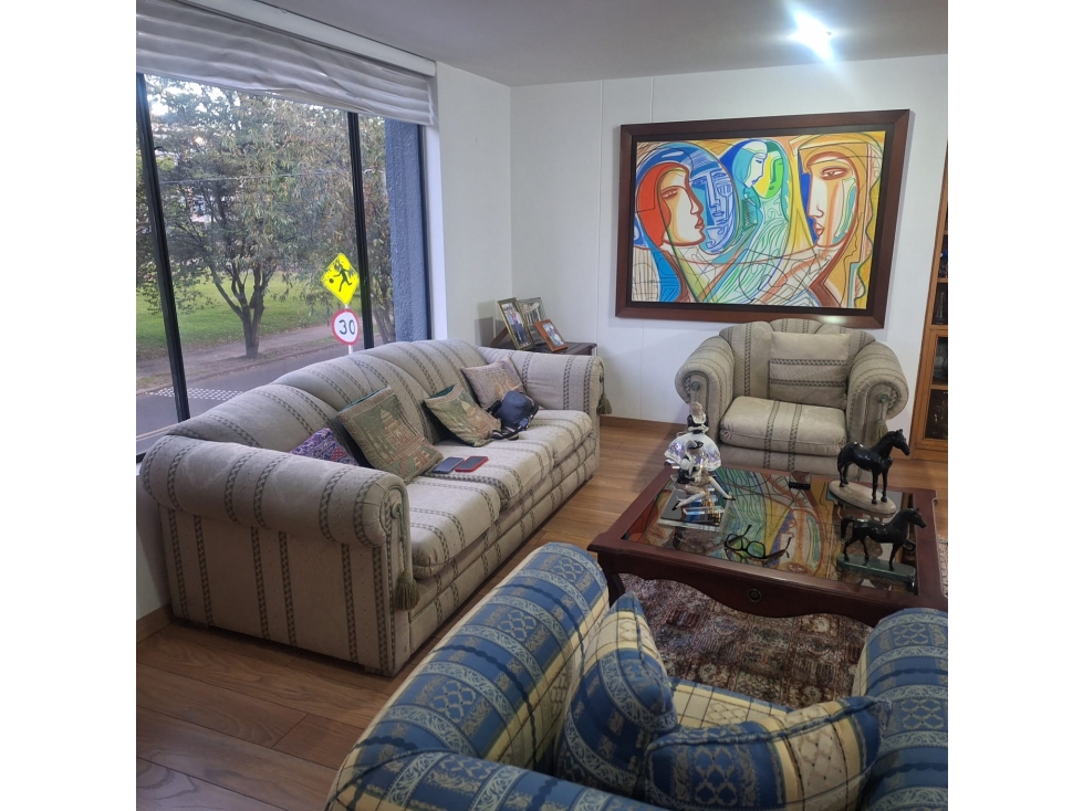 VENDO APARTAMENTO CON FRENTE A PARQUE SANTA BARBARA