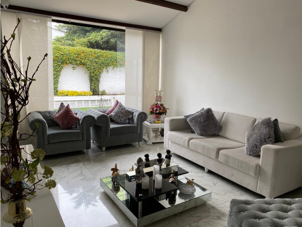 VENDO CASA REMODELADA NIZA ANTIGUA