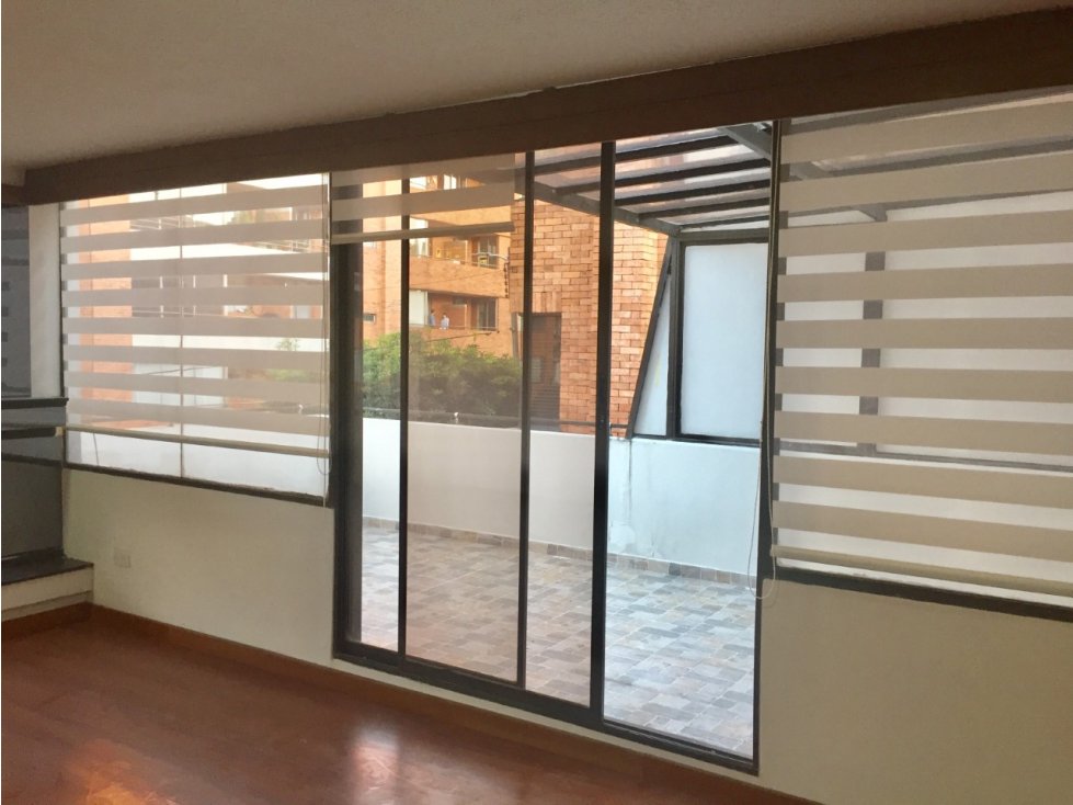 Vendo/Arriendo Apartamento Bogotá Santa Barbara con terraza — foto 2
