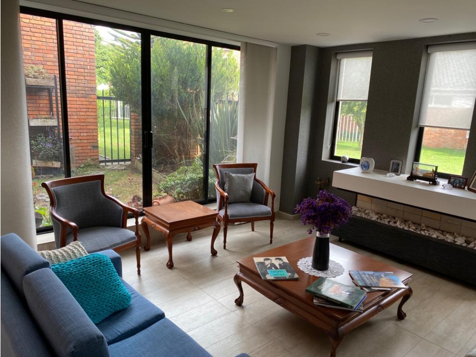 VENDO CASA NIZA CORDOBA REMODELADA