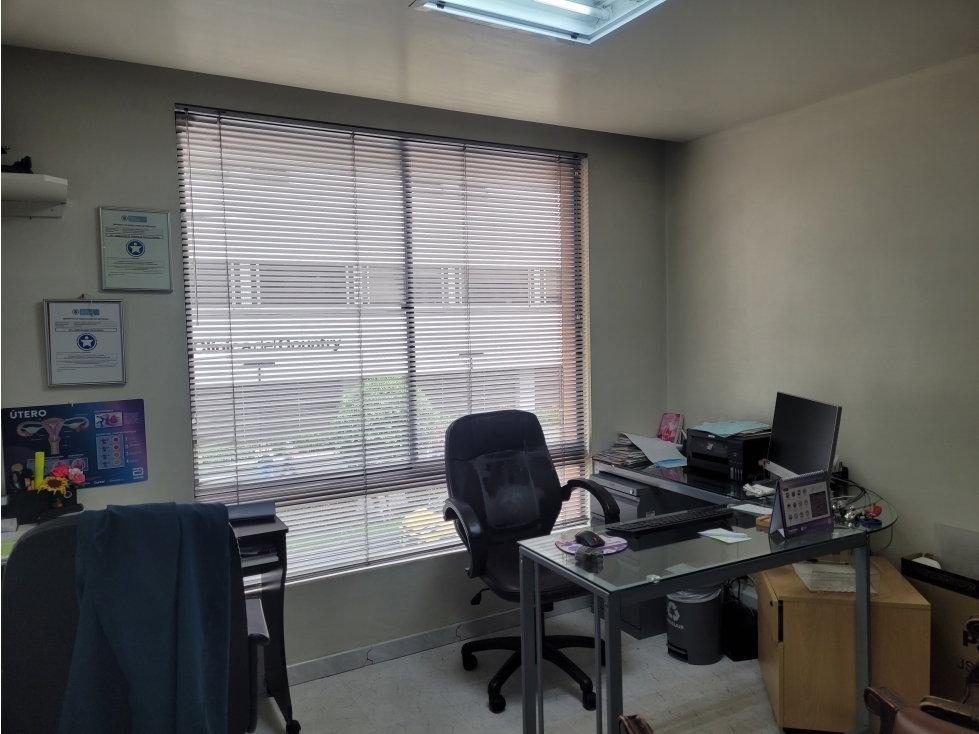 CONSULTORIO AL FRENTE DE LA CLINICA DEL COUNTRY PARA ARRENDAR — foto 3