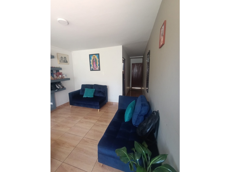 VENTA EXCELENTE CASA DE DOS PLANTAS - BUENA ILUMINACIÓN NATURAL — foto 3