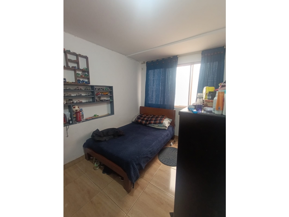 VENTA EXCELENTE CASA DE DOS PLANTAS - BUENA ILUMINACIÓN NATURAL — foto 5