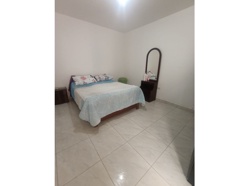 VENTA EXCELENTE CASA DE DOS PLANTAS - BUENA ILUMINACIÓN NATURAL — foto 6