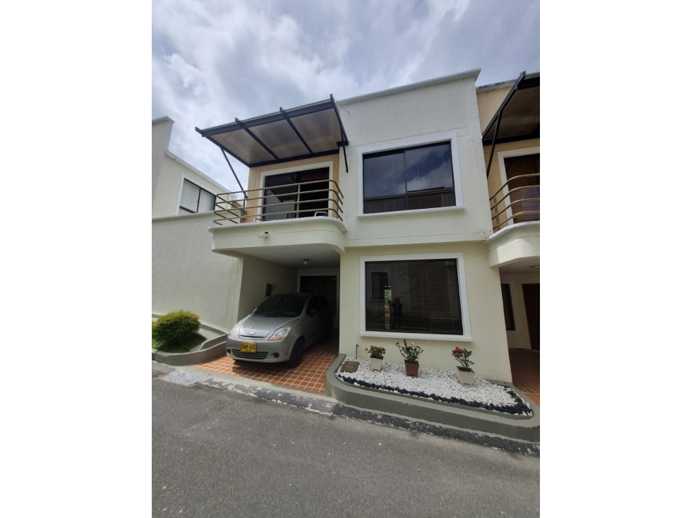VENTA DE CASA EN LA AVENIDA 19 AL NORTE DE ARMENIA