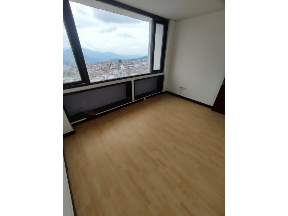 VENDO OF EN EL CORAZON DEL CENTRO DE MANIZALES 76 M2