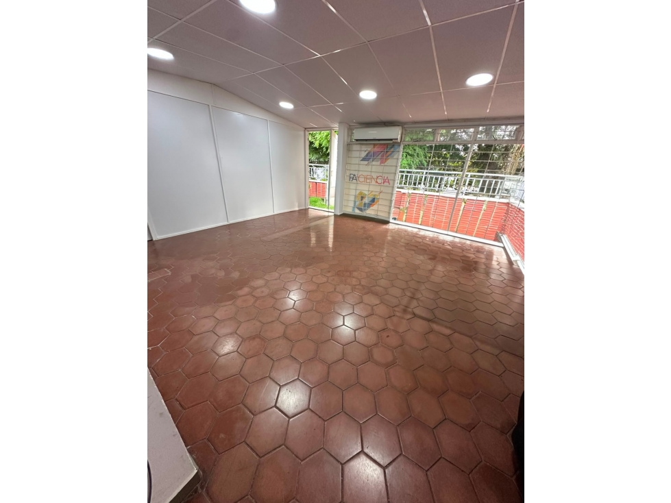SE RENTA CASA OFICINA EN MARAYA - 2