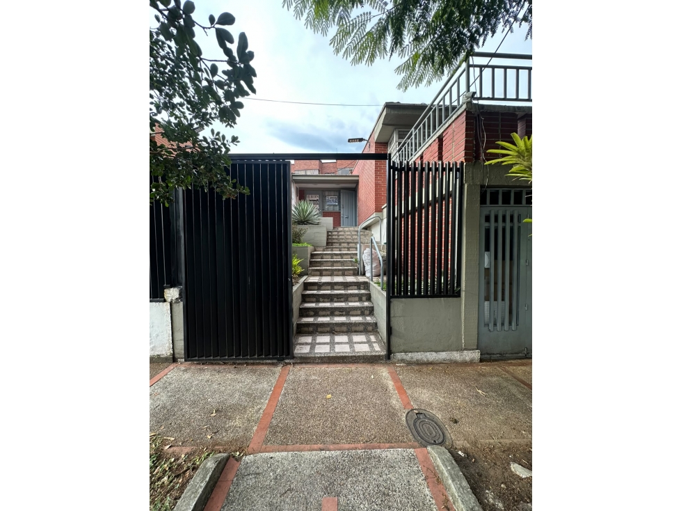 SE RENTA CASA OFICINA EN MARAYA - 1