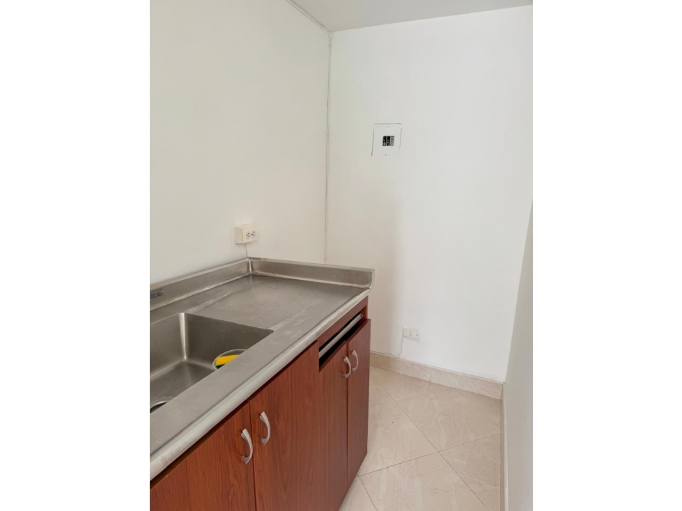 VENTA DE OFICINA EN RODEO PLAZA — foto 3