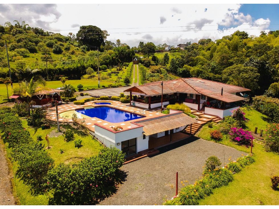 SE VENDE HERMOSA FINCA DE RECREO VIA A ARMENIA