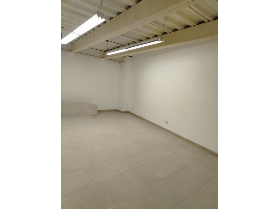 RENTO LOCAL COMERCIAL — foto 4