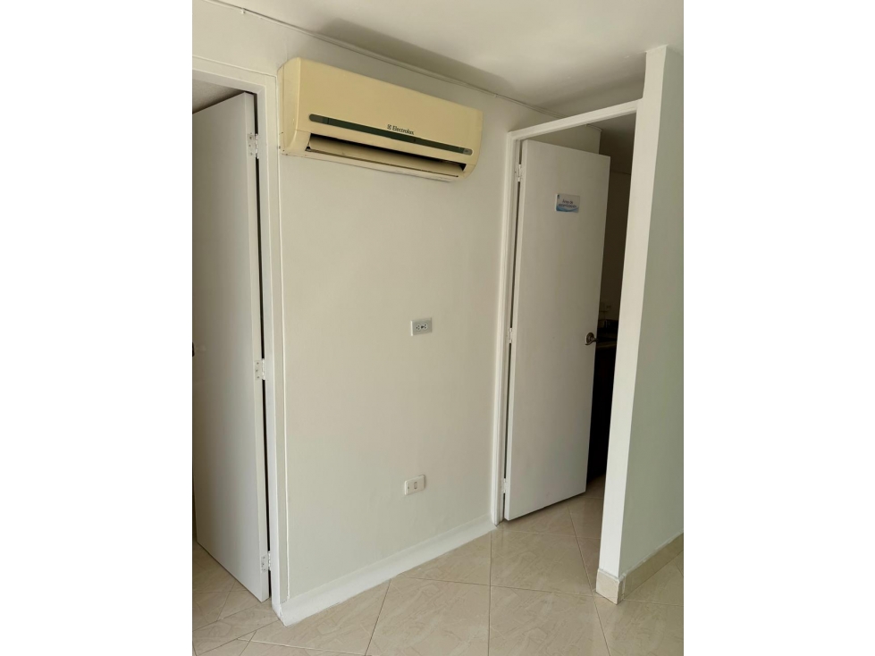 VENTA DE OFICINA EN RODEO PLAZA — foto 6