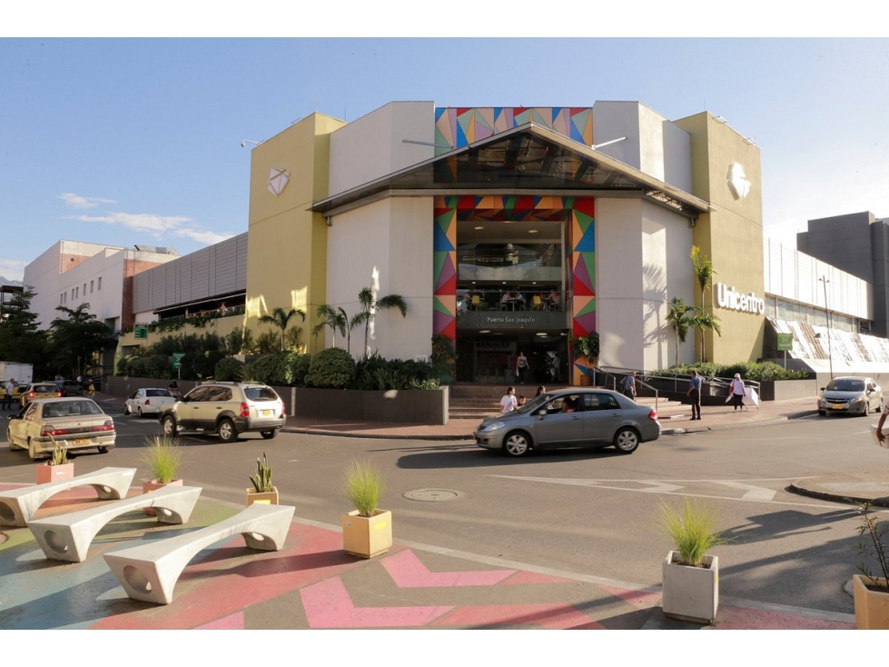 Vendo Local 51 mts Unicentro Med