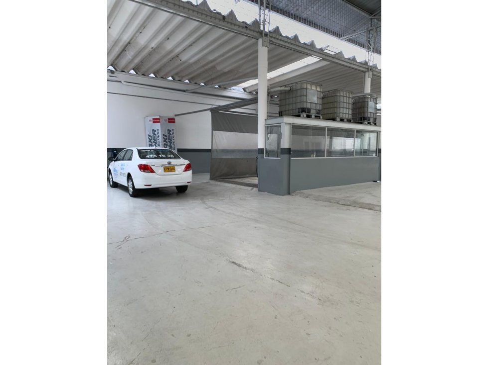 Vendo Local Vitrina y Bodega Av Poblado San Diego $ 18.000 Millones