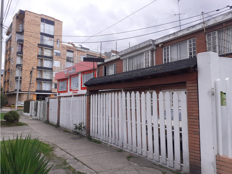 VENDO CASA LOTE PARA DESARROLLO FRENTA PARQUE 748M2 - EL COUNTRY — foto 2