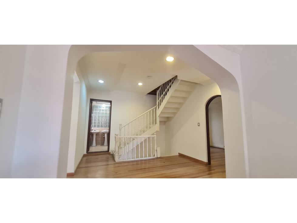 EN VENTA CASA COMERCIAL PATRIMONIO ARQ 400M2+JARDIN - EL NOGAL — foto 3