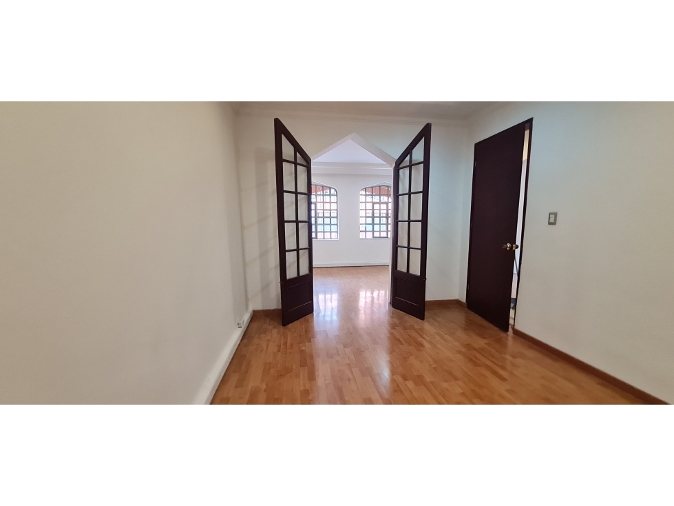 EN VENTA CASA COMERCIAL PATRIMONIO ARQ 400M2+JARDIN - EL NOGAL — foto 4