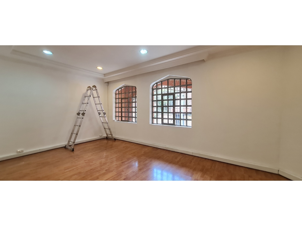 EN VENTA CASA COMERCIAL PATRIMONIO ARQ 400M2+JARDIN - EL NOGAL — foto 5