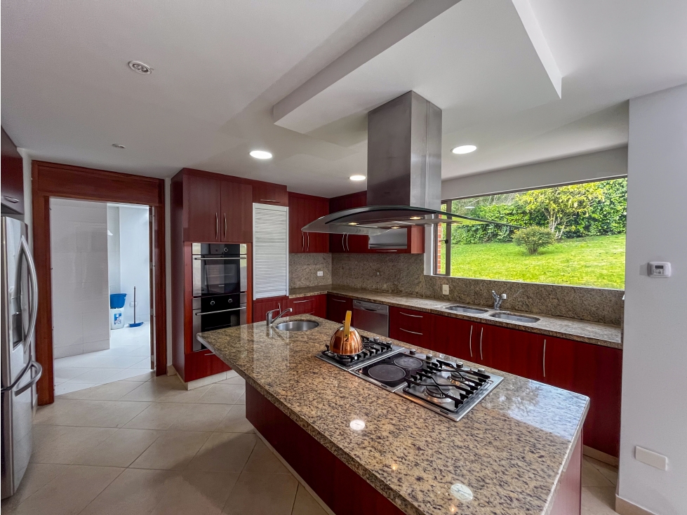 VENDO CASA DE OPORTUNIDAD 6 HAB LOTE 5.000M2 CERROS DE YERBABUENA