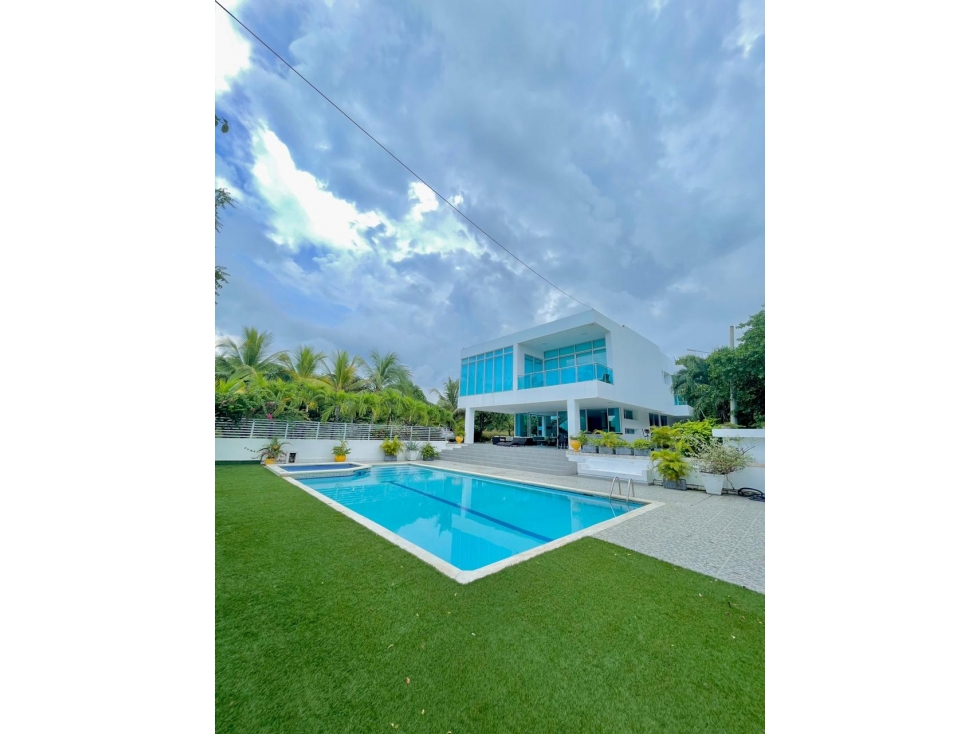 CASA MODERNA CON PISCINA 2.000m2 PLAYA MENDOZA BARRANQUILLA