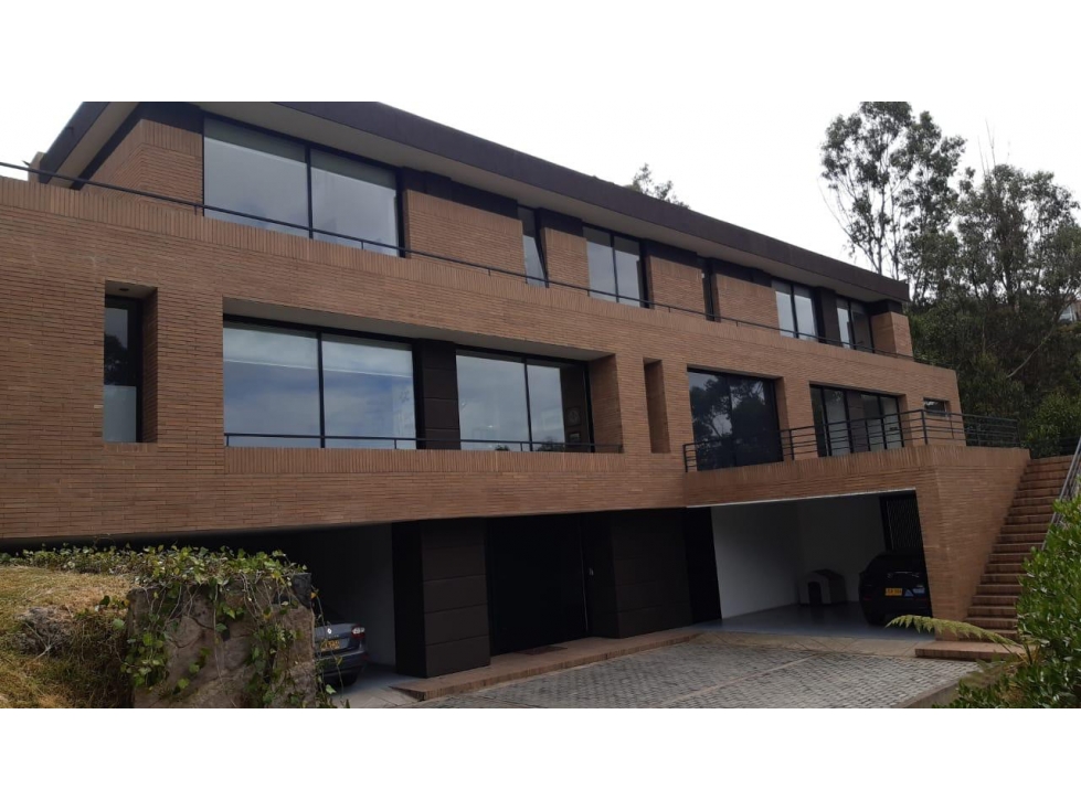 CASA MODERNA 687M2 CON ASCENSOR LOTE 9.859M2 PORTAL DE FUSCA CHÍA