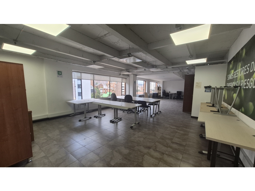 VENDO OFICINA MODERNA EXTERIOR 122M2 CENTRO EMPRESARIAL CALLE 72