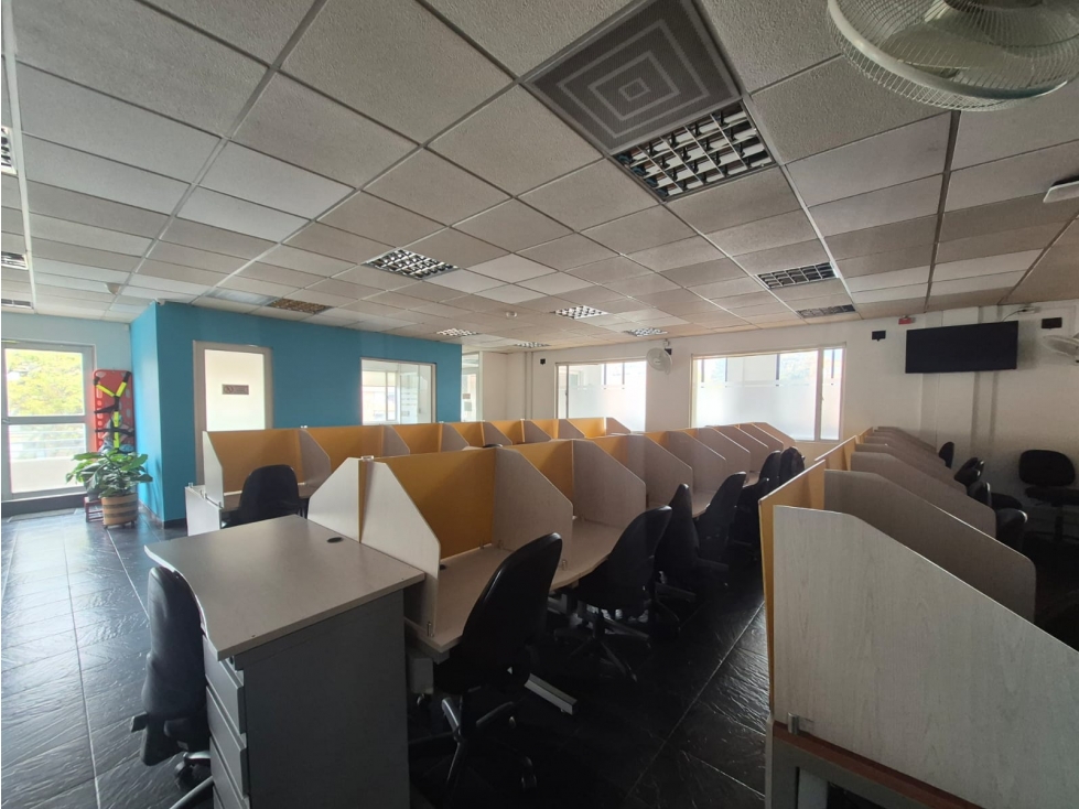 RENTO ESPACIO COMERCIAL 1.000M2 EXTERIOR PARQUE 93